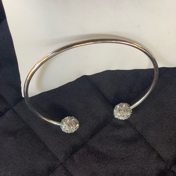 Stunning Bracelet with round rhinestone ends - Picture 4 of 4